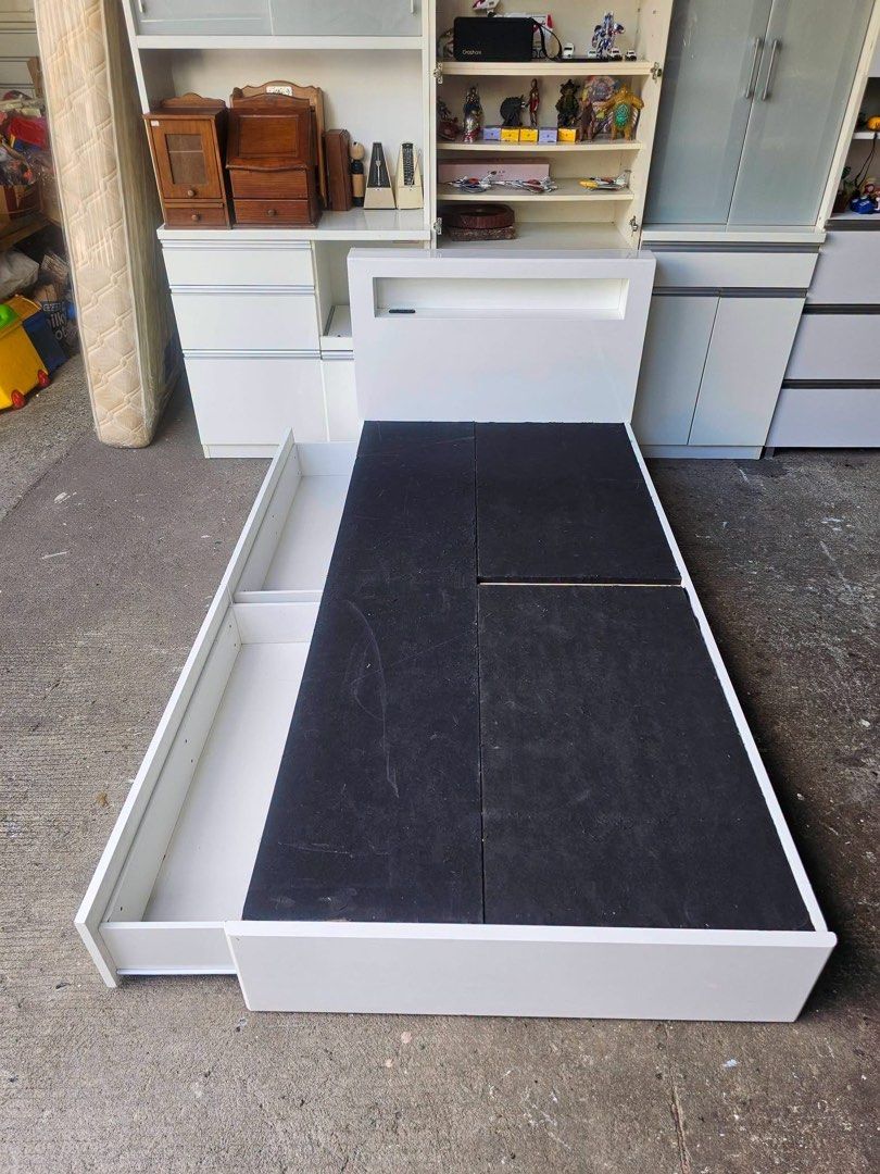 Single Bed Frame with Mattress (Category: Bed Frames & Mattresses) located in Quezon City. Submitted by ledamadel (Listing ID 1470139907, Image 2). Description: Single Bedframe w/ Mattress (DUCO) ✔️Frame L-39 H-32/10 W-82 Inches 📐 ✔️Mattress L-39 H-7 W-76 Inches 📐 ✔️Lamp Working 💡 ✔️2 Drawers 🗄 ✔️Compress and Mdf 🪵 ✔️Scrarches As-is!! 👌 Location: 40 Aplaya St. Napocor Village Tandang Sora Quezon City. For inquiry please Pm us or Call. 09066
