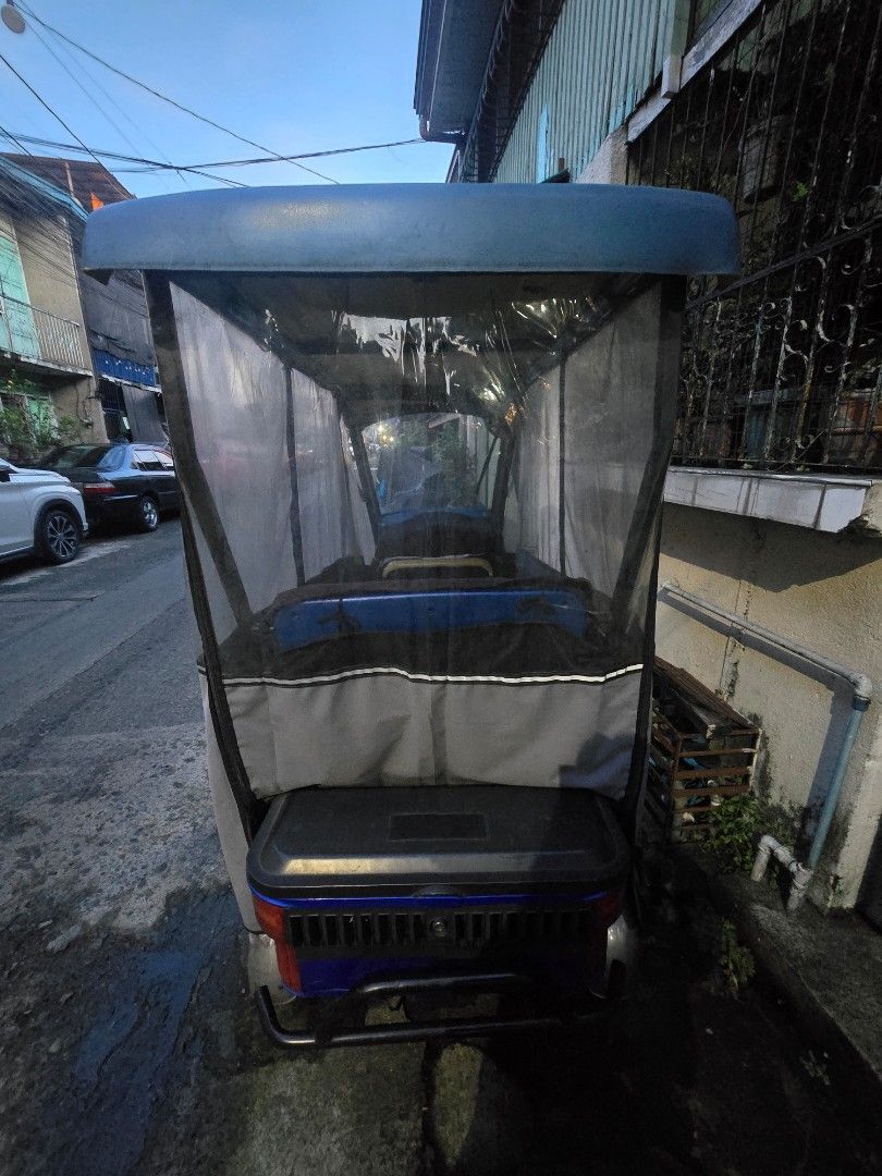 Sirang ebike (Category: Bicycles) located in Makati City. Submitted by cdcdg (Listing ID 1470057475, Image 2). Description: Binebenta as is! Kakapalit lang ng battery Oct. 2025 kaya gumagana pa kaso mahina na ang preno at kusang lumiliko manibela at gulong. Price still negotiable. Makati City location..