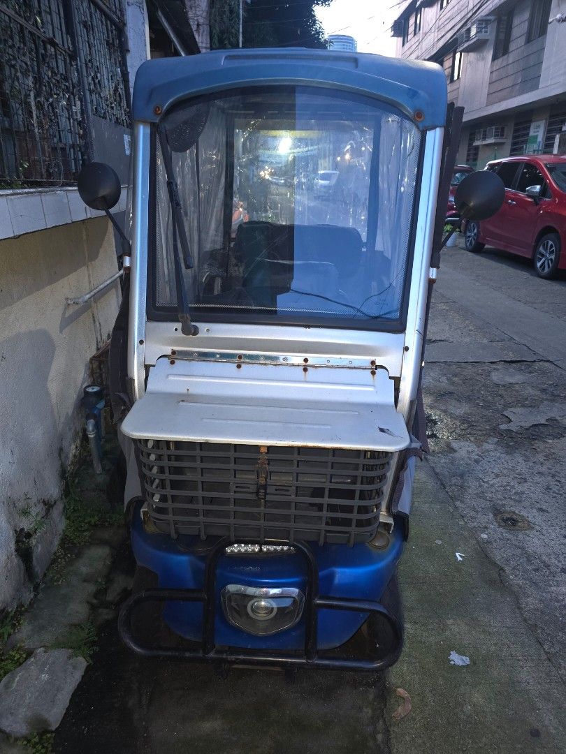 Sirang ebike (Category: Bicycles) located in Makati City. Submitted by cdcdg (Listing ID 1470057475, Image 1). Description: Binebenta as is! Kakapalit lang ng battery Oct. 2025 kaya gumagana pa kaso mahina na ang preno at kusang lumiliko manibela at gulong. Price still negotiable. Makati City location..