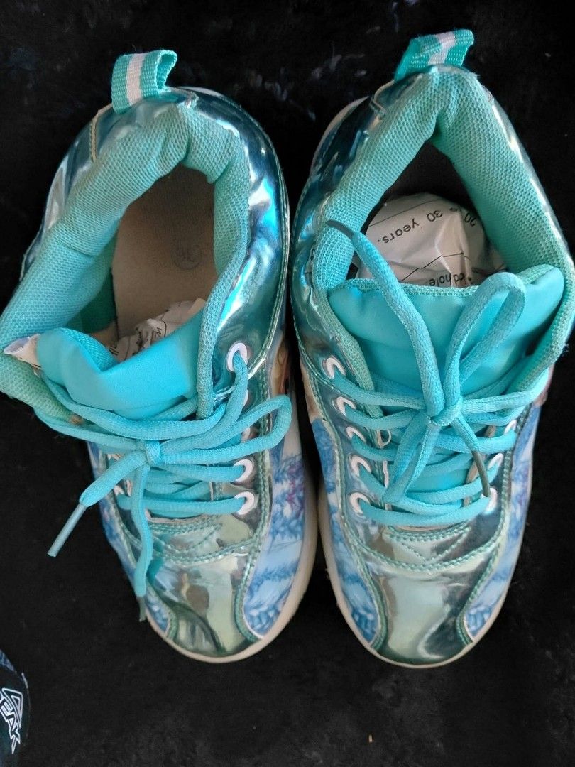 Skater shoes (Category: Everything Else Others) located in Marikina City. Submitted by caiteeekat (Listing ID 1469949891, Image 3). Description: .