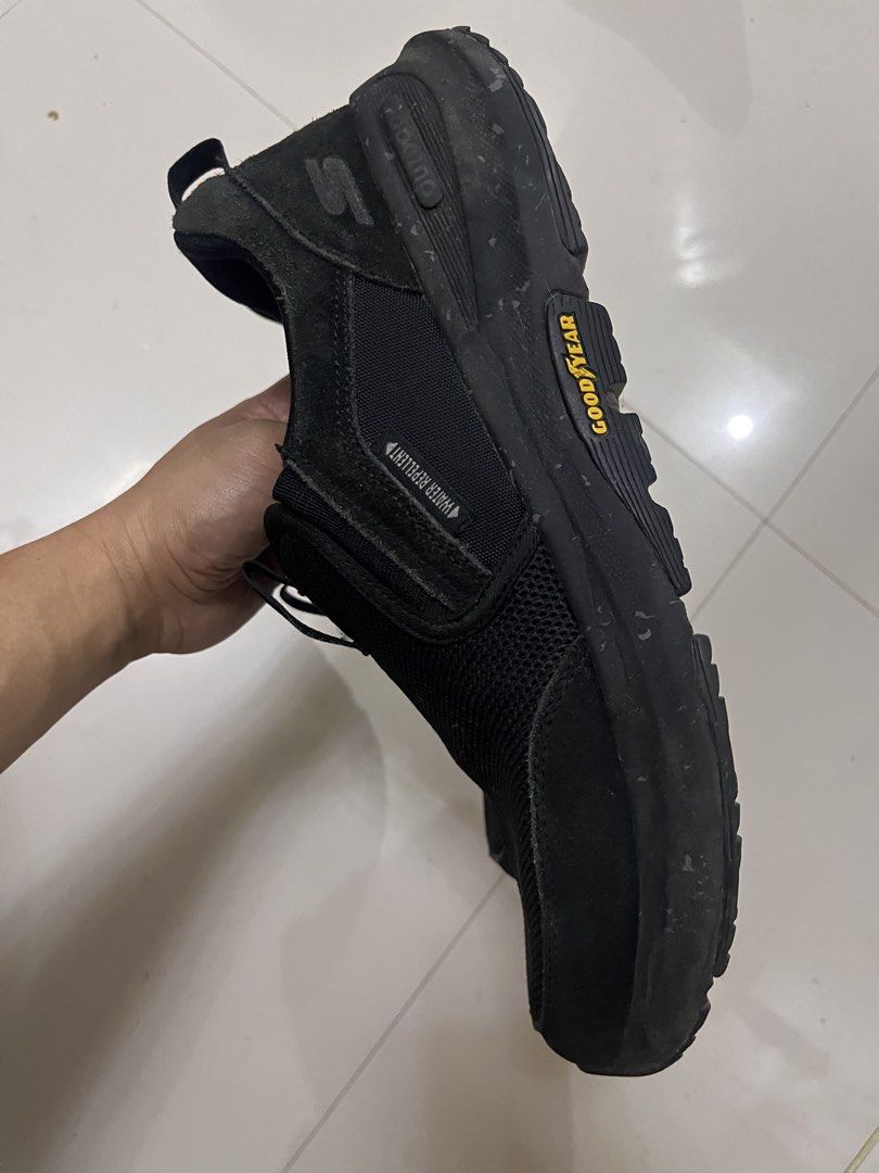 Skechers Go Walk Outdoor (Category: Casual Shoes) located in Manila. Submitted by re.w0rn (Listing ID 1470117065, Image 3). Description: Skechers Go Walk Outdoor anti-slip.