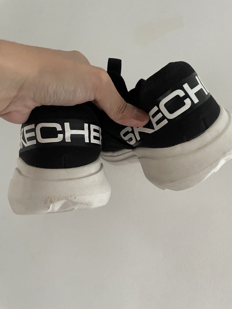 Skechers Rubber Shoes (Category: Sneakers) located in Caloocan City. Submitted by ek_finds2023 (Listing ID 1469954509, Image 3). Description: Size 6-6.5 (nasa last photo ung size) Kasya pa sa 7 pero sobrang sakto and masisikipan na Expect signs if usage Needs cleaning since may foul odor.