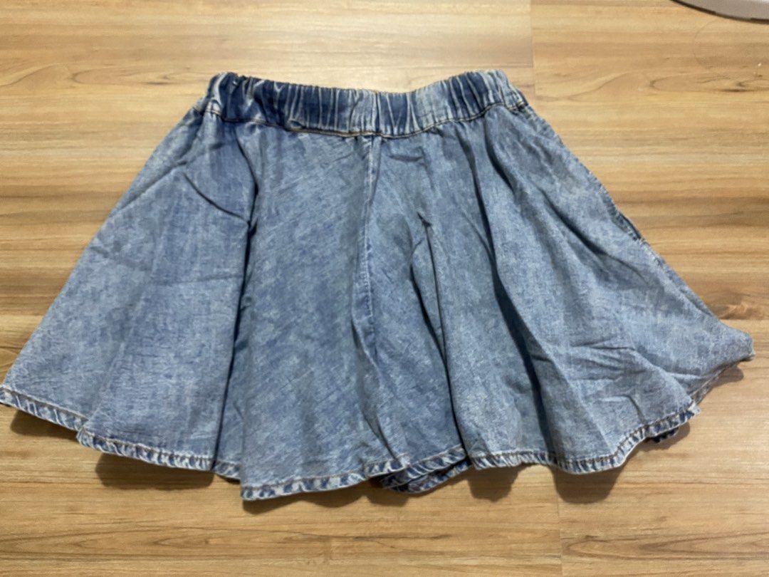 Skort 25"-36" (Category: Skirts) located in Bulacan. Submitted by Spothings (Listing ID 1470027866, Image 1). Description: Soft denim With 2 side pocket Length 15" - Light wash denim skirt with an acid wash finish - Comfortable elastic waistband for easy slip-on wear - Flared skater silhouette for a casual and flowy look - Perfect for everyday casual outfits - Easy to pair with basic tees or crop tops.