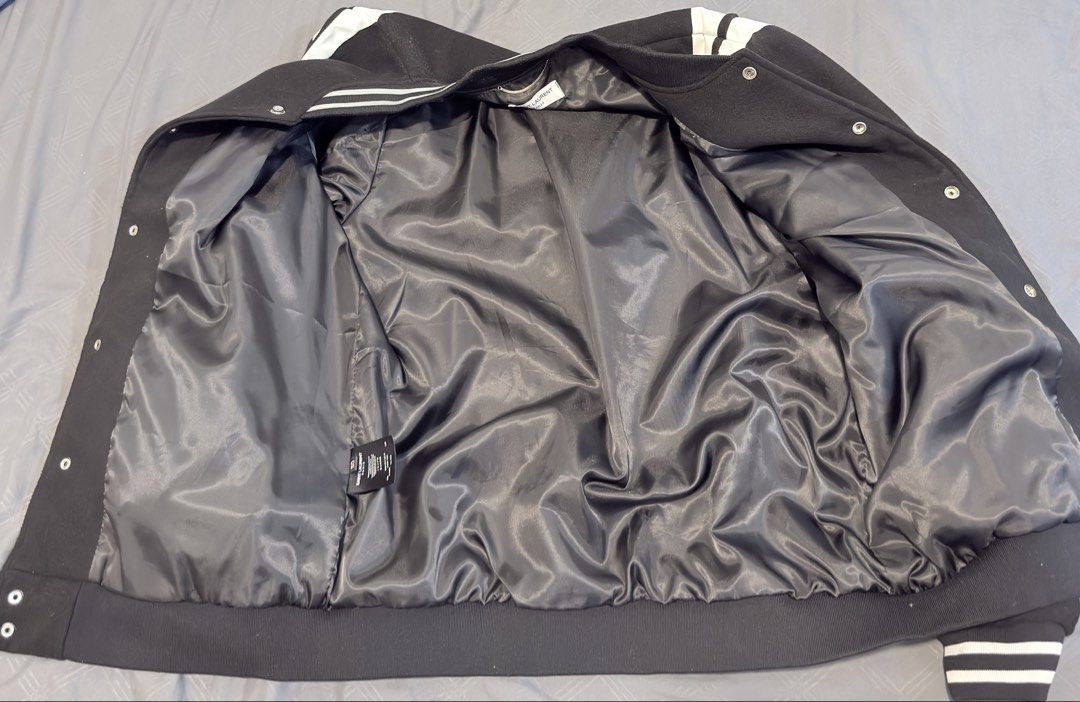 SL Jacket (Category: Coats, Jackets and Outerwear) located in Sepang. Submitted by mosthandsomeguy (Listing ID 1470111794, Image 2). Description: Selling reason: Rarely wear, bought 3 years ago just wear 2-3 times. Looks like new Size 50 L, I m 95kg 177cm Sold as-is, no returns or refunds due to change of mind.
