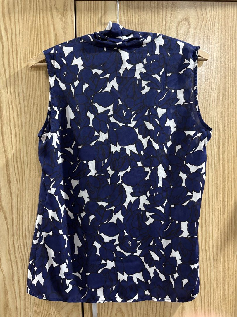 sleeveless navy-blue floral blouse (Category: Blouses) located in Manila. Submitted by mochichi719 (Listing ID 1470121157, Image 2). Description: .