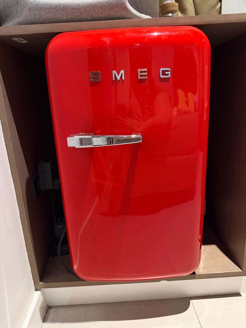 Smeg Fridge Fab5 Red (Category: Refrigerators and Freezers) located in Quezon City. Submitted by trina_14 (Listing ID 1470135089, Image 1). Description: Smeg Fridge Fab5 Red lightly used no marks or dents.