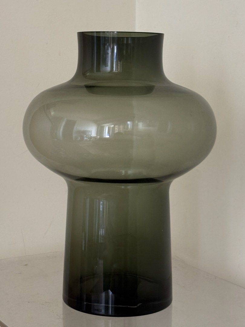 Smoke Glass Vase (Category: Vases & Decorative Bowls) located in Manila. Submitted by leahkim.orsolino (Listing ID 1469970040, Image 1). Description: Original Price: ₱1,299 Selling Price: ₱800 (fixed price) Bought at SM Makati Dept. Store last Sept 25 only.