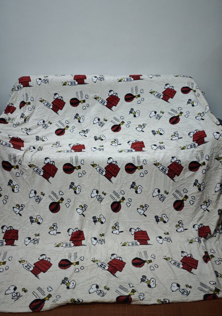 Snoopy Beige Fur Fleece Blanket - Full Double (Category: Bedding & Towels) located in Mariveles. Submitted by hl.reyrfinds (Listing ID 1470087467, Image 1). Description: 🍀☘️🍀☘️🍀 Fur Fleece Blanket Soft, Midweight, Glossy Pay First. MOD: JnT.