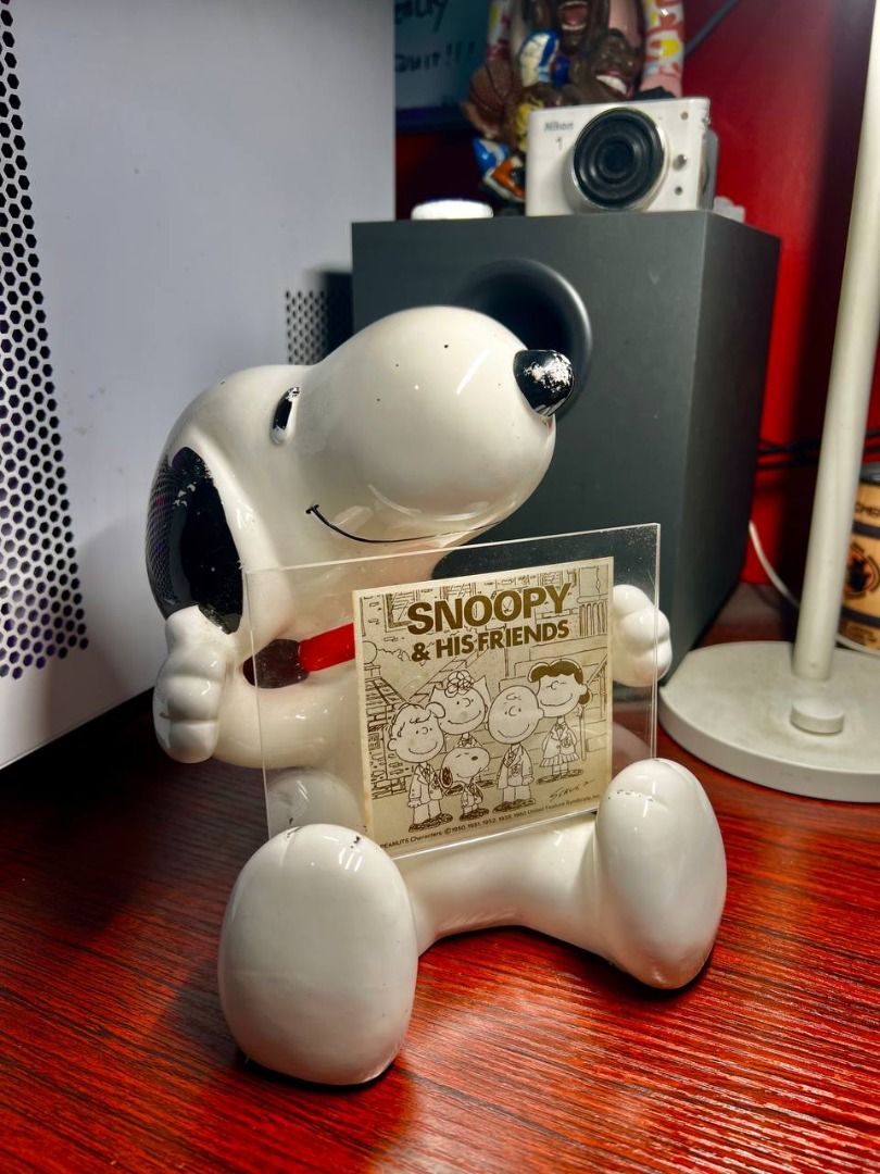 Snoopy Ceramic Figurine BIG SIZE (Category: Figurines & Statues) located in Baguio. Submitted by ditoyzb08176 (Listing ID 1470080155, Image 1). Description: - Vintage Peanuts ceramic figurine featuring Snoopy holding a display plaque - Plaque showcases Snoopy, Charlie Brown, Lucy, and friends with 'SNOOPY & HIS FRIENDS' text - Copyright dated 1950 through 1960 printed at the base - Base is lined with green felt material for surface protection - W