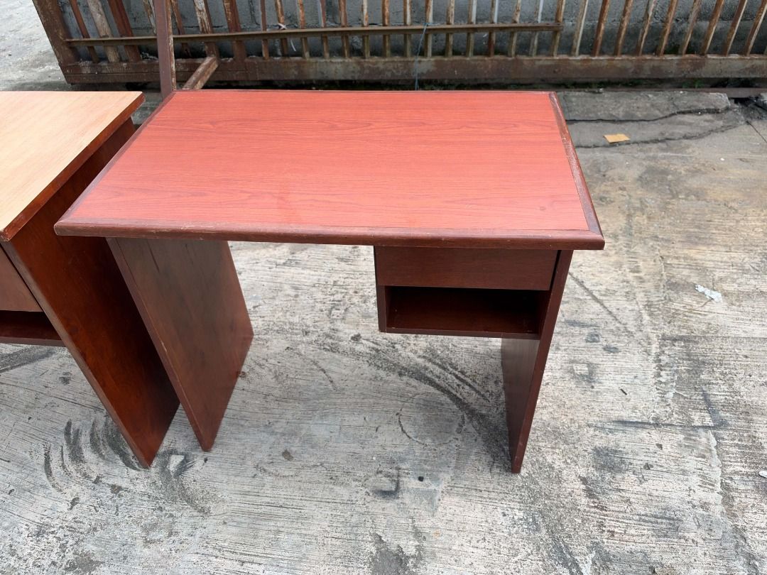 Solid Meja Table Study Computer Desk Drawer (Category: Tables & Sets) located in Kuala Lumpur. Submitted by perabotpros (Listing ID 1470057769, Image 2). Description: Condition: 8/10 (secondhand) Address: Lot 4 & 5, Taman Usaha Jaya, Kepong, 52100, Kuala Lumpur Delivery: Available with charge Transport: MPV / Van Size: 80/91 x 51 x 76cm Price: RM40/unit (Stock: 1each) Barang jenis berquality berat Stabil, kukuh dan bersih cantik Laci semua ok lag
