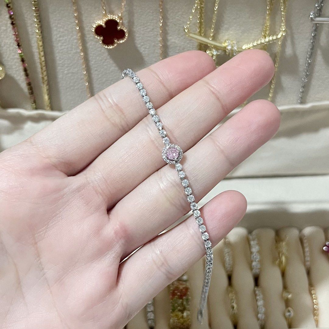SOLITAIRE PINK STONE TENNIS BRACELET (Category: Bracelets) located in Talavera. Submitted by curatedbykhy (Listing ID 1470075864, Image 1). Description: super sparkly! nice ng lock with stones pa can fit size 6-8”.