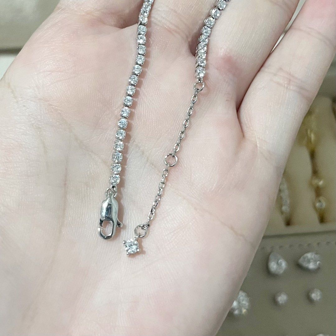 SOLITAIRE PINK STONE TENNIS BRACELET (Category: Bracelets) located in Talavera. Submitted by curatedbykhy (Listing ID 1470075864, Image 3). Description: super sparkly! nice ng lock with stones pa can fit size 6-8”.