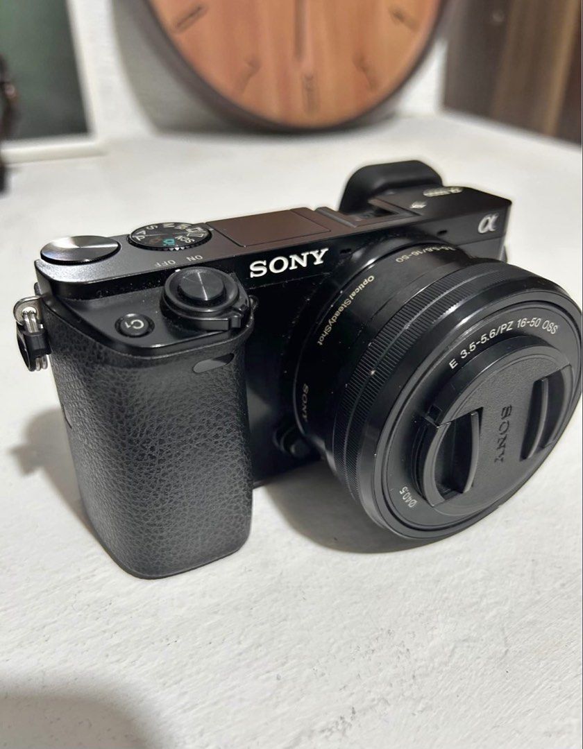 Sony A6000 (Category: Cameras) located in Dumaguete. Submitted by sellie06 (Listing ID 1470114077, Image 2). Description: SONY A6000 💗 Inclusions ✨ Camera Bag ✨ Wrist Strap ✨ External charger ✨ 16–50mm kit lens ✨ Battery + Additional battery ✨ 2 32gb sd cards ✨ Box.