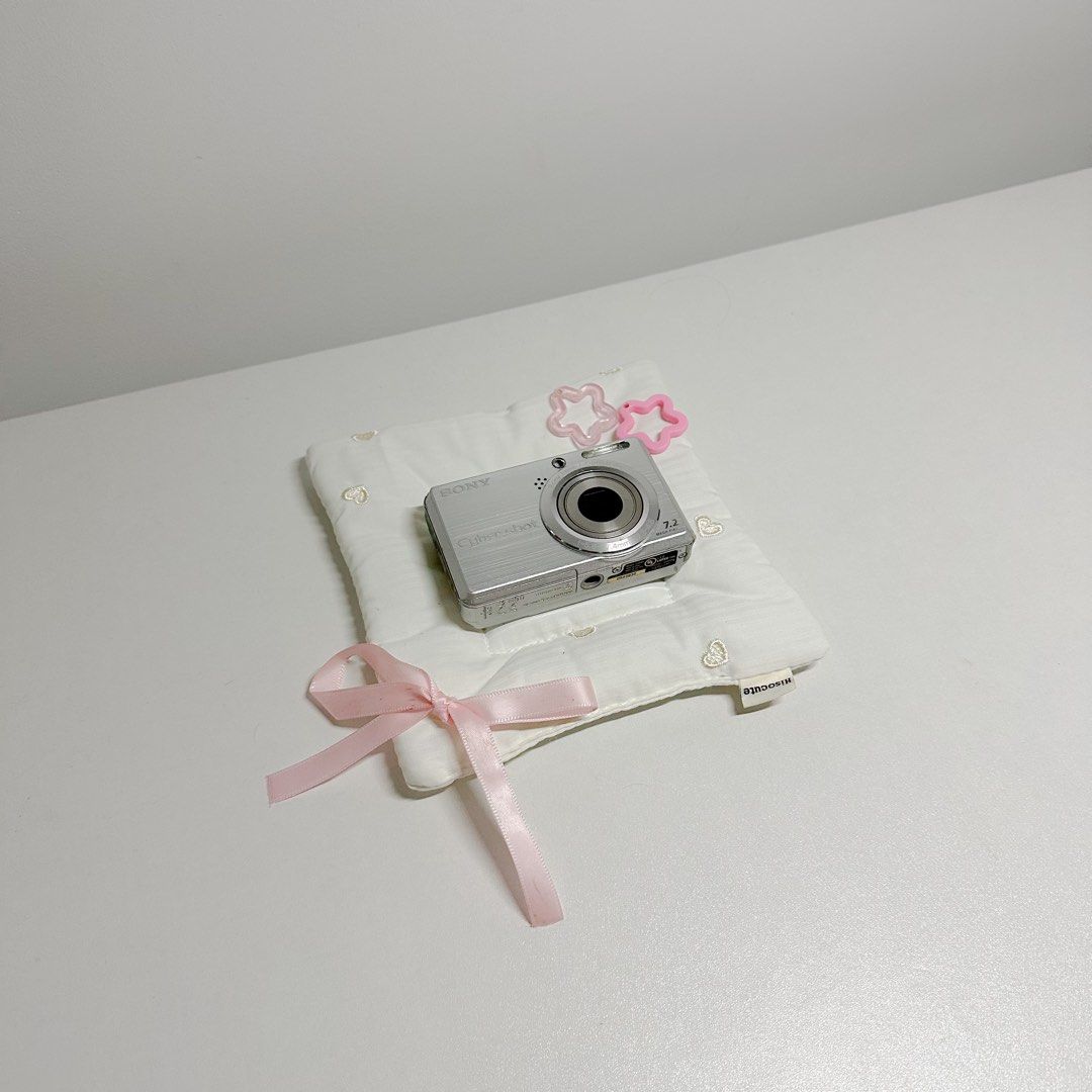 Sony Cybershot DSC S750 Digital Camera/digicam (Category: Cameras) located in Magalang. Submitted by nitch.digicams (Listing ID 1470070905, Image 1). Description: SONY CYBERSHOT DSC-S750 🏷️3,999 NO FUNCTION ISSUES❕ 7 megapixels SUPER HAD CCD sensor 3x optical zoom Body cosmetics: 7.5/10 𝙞𝙣𝙘𝙡𝙪𝙨𝙞𝙤𝙣𝙨 : unit, battery, memory card, charger and handstrap note: - has signs of usage shipping nationwide LOC: pampanga MOD: j&t MOP: gcash/bpi — D