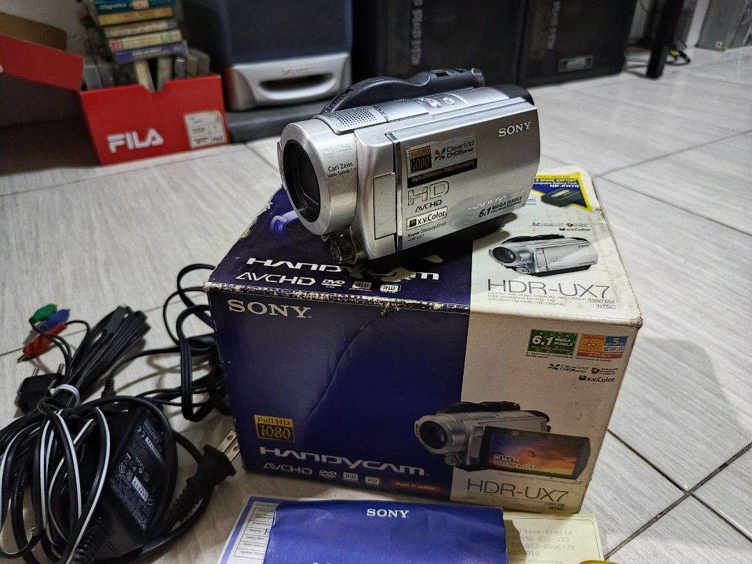 Sony HDR UX7 (Category: Cameras) located in Manila. Submitted by milkenshie87625 (Listing ID 1470090726, Image 2). Description: Complete With Box and Receipt. including all manuals and accesories Issue lang sa Screen pero Visible parin naman yung Subject. 24k ang bili 2010 Php. 5000 Collectors Item na po. .