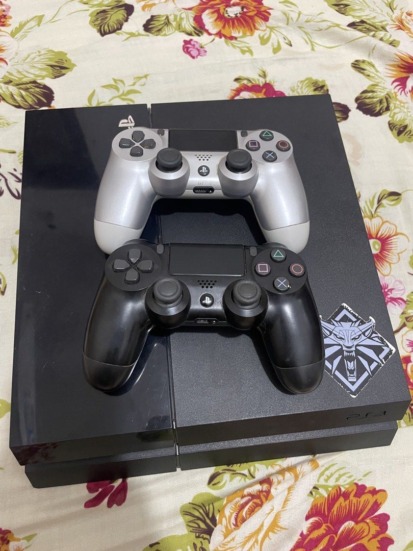 Sony PlayStation 4 Console with 2 Controllers and 5 Games (Category: PlayStation) located in Dasmarinas. Submitted by dtwybnrnnm04940 (Listing ID 1469987633, Image 1). Description: PS4 Bundle - 2 Original DualShock 4 Controllers - HDMI Cable - Power Cable Games: TLOU ‎Injustice 2 ‎Xenoverse ‎Borderlands ‎Infamous Issue: kukang ng isang screw sa likod Pm me if tatawad pa.