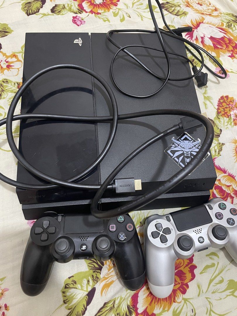 Sony PlayStation 4 Console with 2 Controllers and 5 Games (Category: PlayStation) located in Dasmarinas. Submitted by dtwybnrnnm04940 (Listing ID 1469987633, Image 2). Description: PS4 Bundle - 2 Original DualShock 4 Controllers - HDMI Cable - Power Cable Games: TLOU ‎Injustice 2 ‎Xenoverse ‎Borderlands ‎Infamous Issue: kukang ng isang screw sa likod Pm me if tatawad pa.