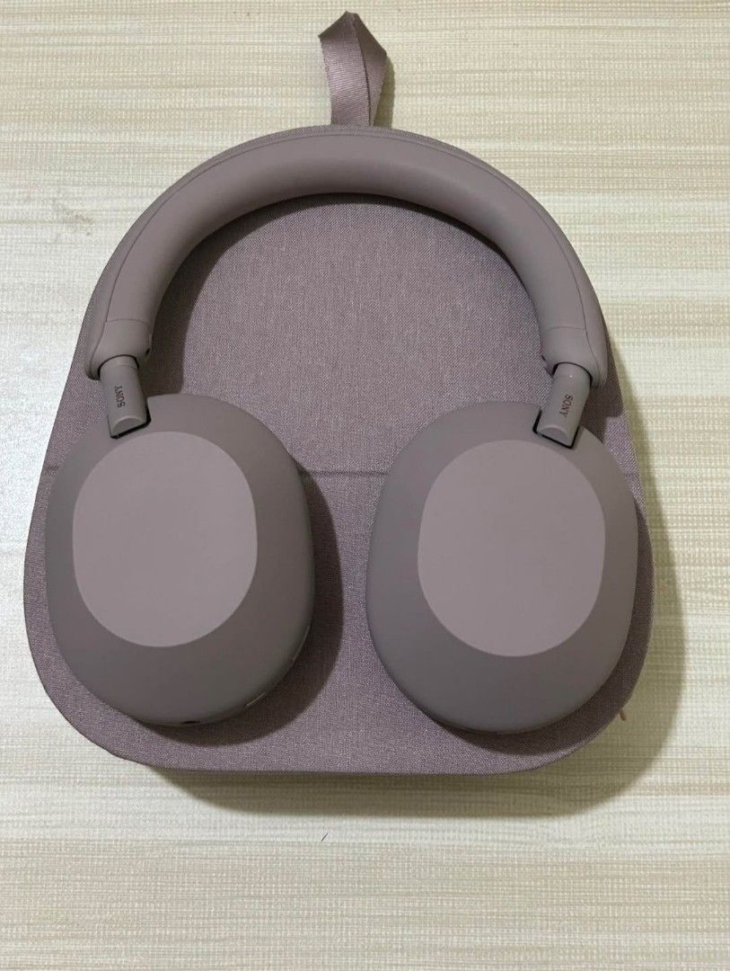 Sony WH-1000XM5. (Category: Headphones & Headsets) located in Caloocan City. Submitted by dhenmarkte16443 (Listing ID 1470087584, Image 1). Description: Selling my Sony wireless headphones in good condition. Clean and well-kept, with the original carrying case and USB charging cable included. INCLUSIONS: •Sony wireless headphones •Original carrying/protective case •USB charging cable CONDITION : Good condition, with only minimal signs of use. No 