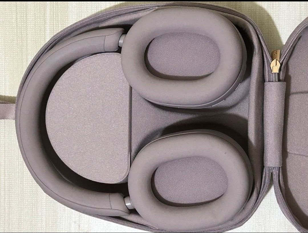 Sony WH-1000XM5. (Category: Headphones & Headsets) located in Caloocan City. Submitted by dhenmarkte16443 (Listing ID 1470087584, Image 3). Description: Selling my Sony wireless headphones in good condition. Clean and well-kept, with the original carrying case and USB charging cable included. INCLUSIONS: •Sony wireless headphones •Original carrying/protective case •USB charging cable CONDITION : Good condition, with only minimal signs of use. No 