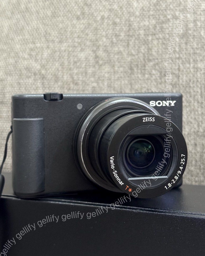SONY ZV1 ZV-1 DIGITAL CAMERA (Category: Cameras) located in Mandaluyong City. Submitted by gse2018 (Listing ID 1470037430, Image 3). Description: SONY ZV1 ZV-1 DIGITAL CAMERA Condition: * 9/10 – Physical condition: Light paint fading around the circular rim (NOT on the lens itself). This is a common issue with the ZV-1. Detailed video available upon request. * Clean and responsive lens! * 10/10 – Functional condition: 100% working, no issues. Inc