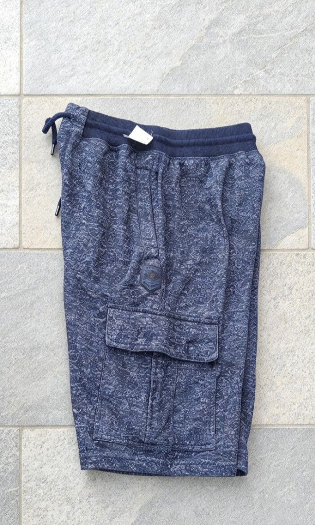 SOUTHPOLE (Category: Shorts) located in Manila. Submitted by 27moby (Listing ID 1470004534, Image 3). Description: SOUTHPOLE SWEATSHORT 5 POCKETS AS NEW CONDITION SIZE MEDIUM ONTAGS.