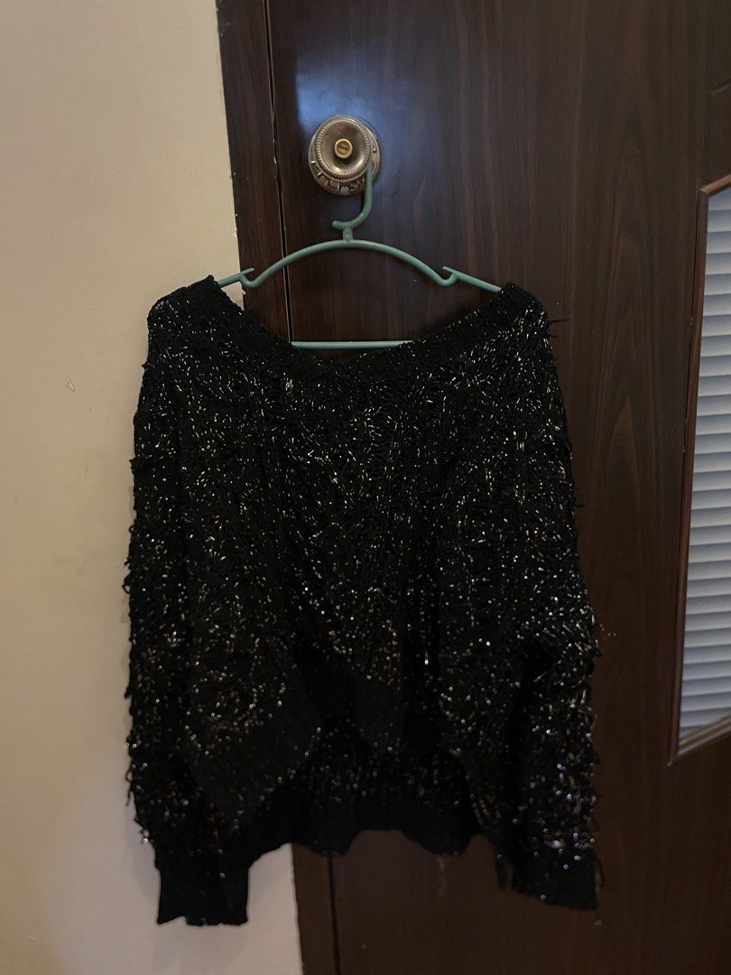 Sparkling Black Sweater (Category: Coats, Jackets and Outerwear) located in Marikina City. Submitted by prelovedbyshams.sy (Listing ID 1470084883, Image 1). Description: .