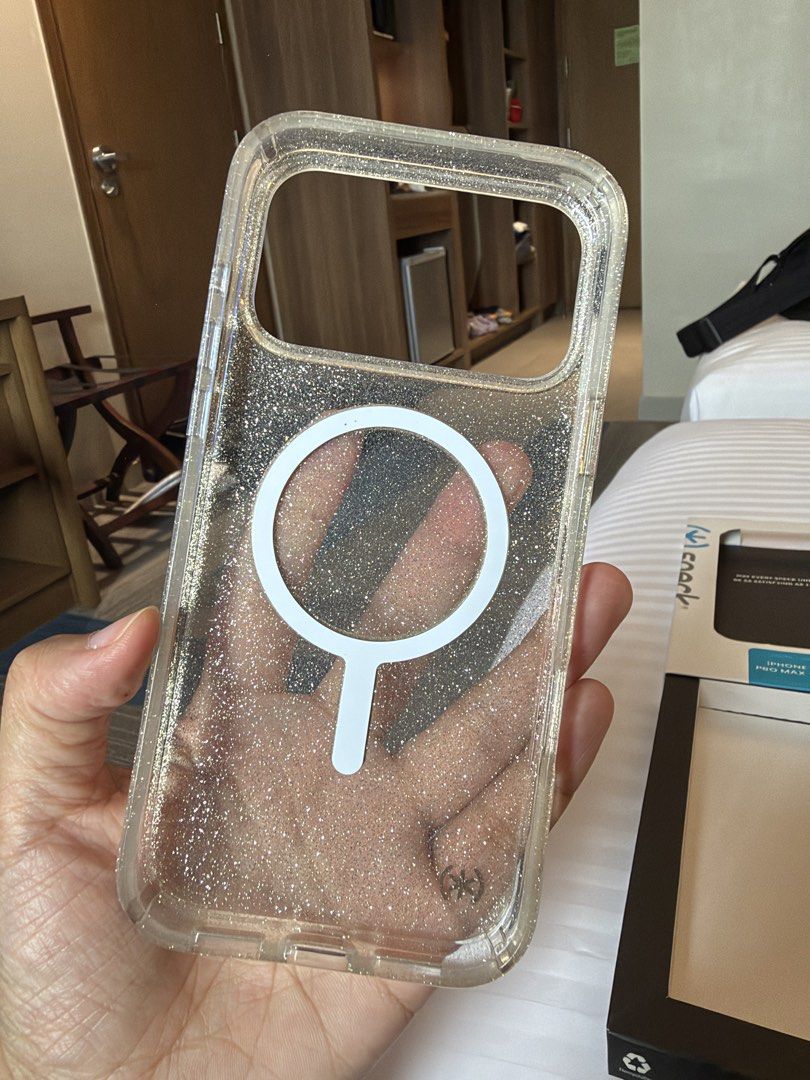 Speck Presidio Lux - Glitter Gold Metallic (Category: Cases & Sleeves) located in Manila. Submitted by er3h24 (Listing ID 1469880906, Image 3). Description: For 17 Pro Max Open lang ang box.
