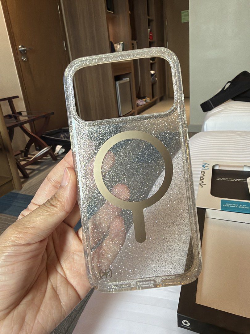 Speck Presidio Lux - Glitter Gold Metallic (Category: Cases & Sleeves) located in Manila. Submitted by er3h24 (Listing ID 1469880906, Image 2). Description: For 17 Pro Max Open lang ang box.
