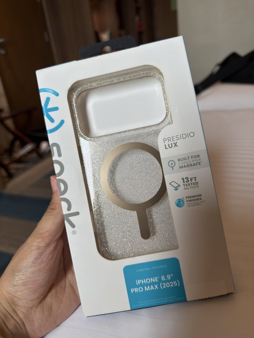 Speck Presidio Lux - Glitter Gold Metallic (Category: Cases & Sleeves) located in Manila. Submitted by er3h24 (Listing ID 1469880906, Image 1). Description: For 17 Pro Max Open lang ang box.
