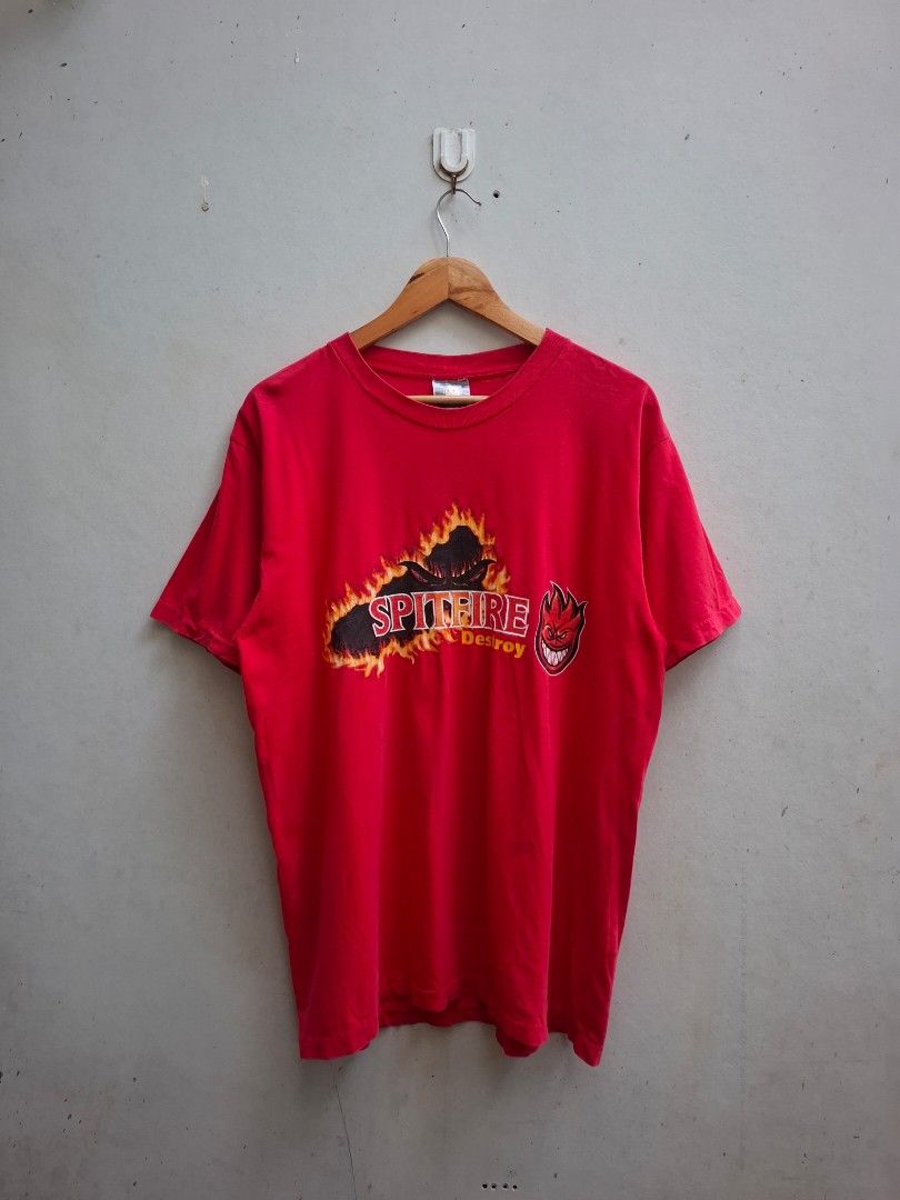 Spitfire Wheels Vintage SSATW (Category: Tshirts & Polo Shirts ) located in Iloilo. Submitted by mnky.bsns03 (Listing ID 1470078789, Image 1). Description: 9/10 Color rate Issue: Hairline Cracks 29 Length 22 Width.