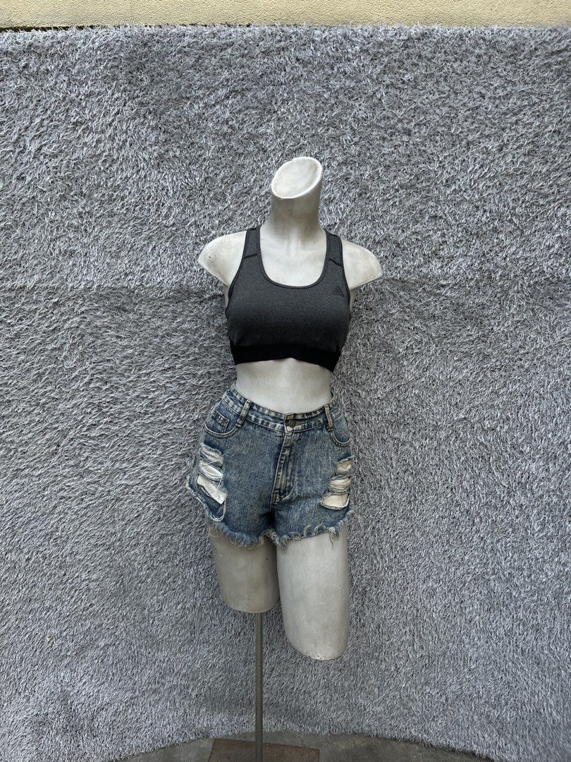 Sports bra (Category: Activewear) located in Cagayan de Oro. Submitted by kairothegreat (Listing ID 1469971941, Image 1). Description: .