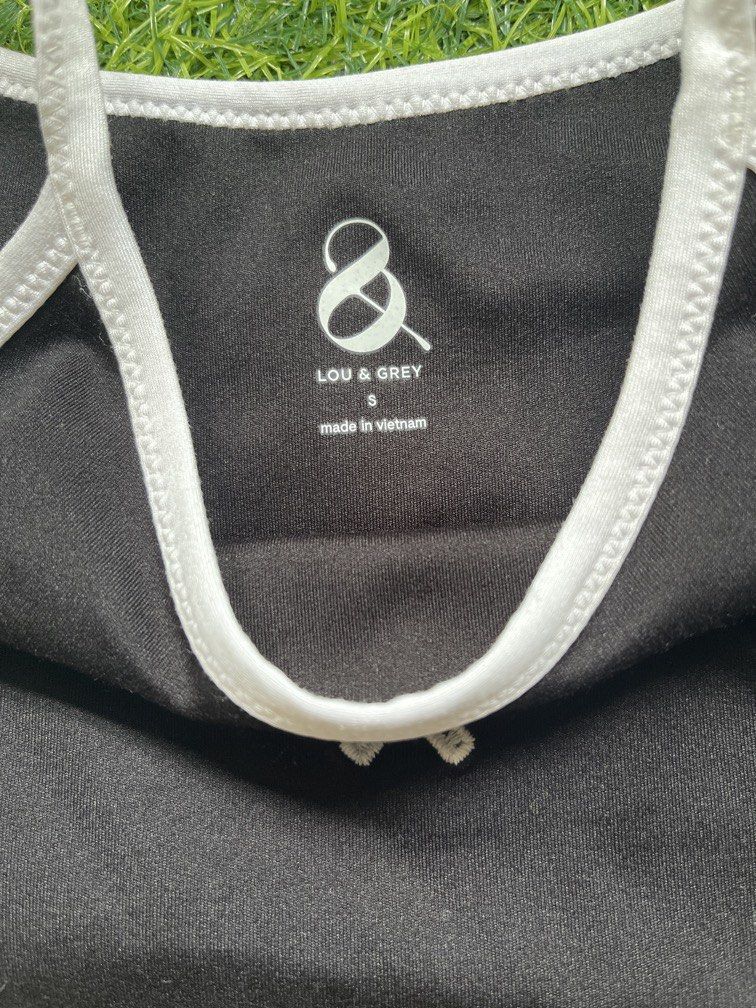 Sports top (Category: Activewear) located in Manila. Submitted by ty_imported_goods (Listing ID 1470001713, Image 2). Description: Sports top from u.s Size: small.