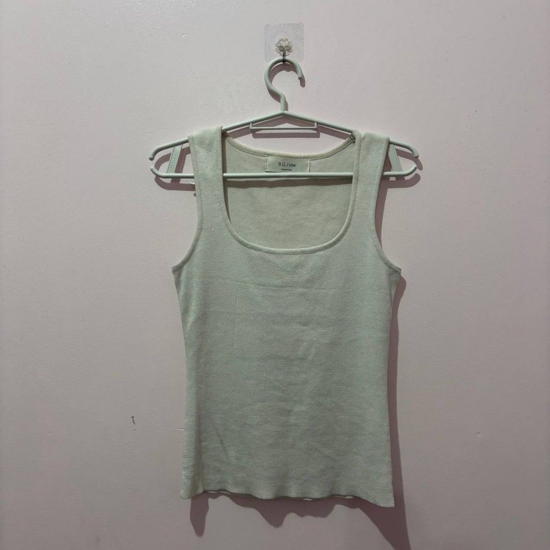 squareneck top (Category: Sleeveless) located in Santa Rosa. Submitted by zbwears (Listing ID 1470083449, Image 1). Description: ▸ squareneck top ▸ small | ₱80 frequently asked questions: ▸ location: balagtas, batangas city ▸ mop: GCASH ▸ mod: direct JNT (min. ₱54) feel free to message me for any inquiries 💌 💌.