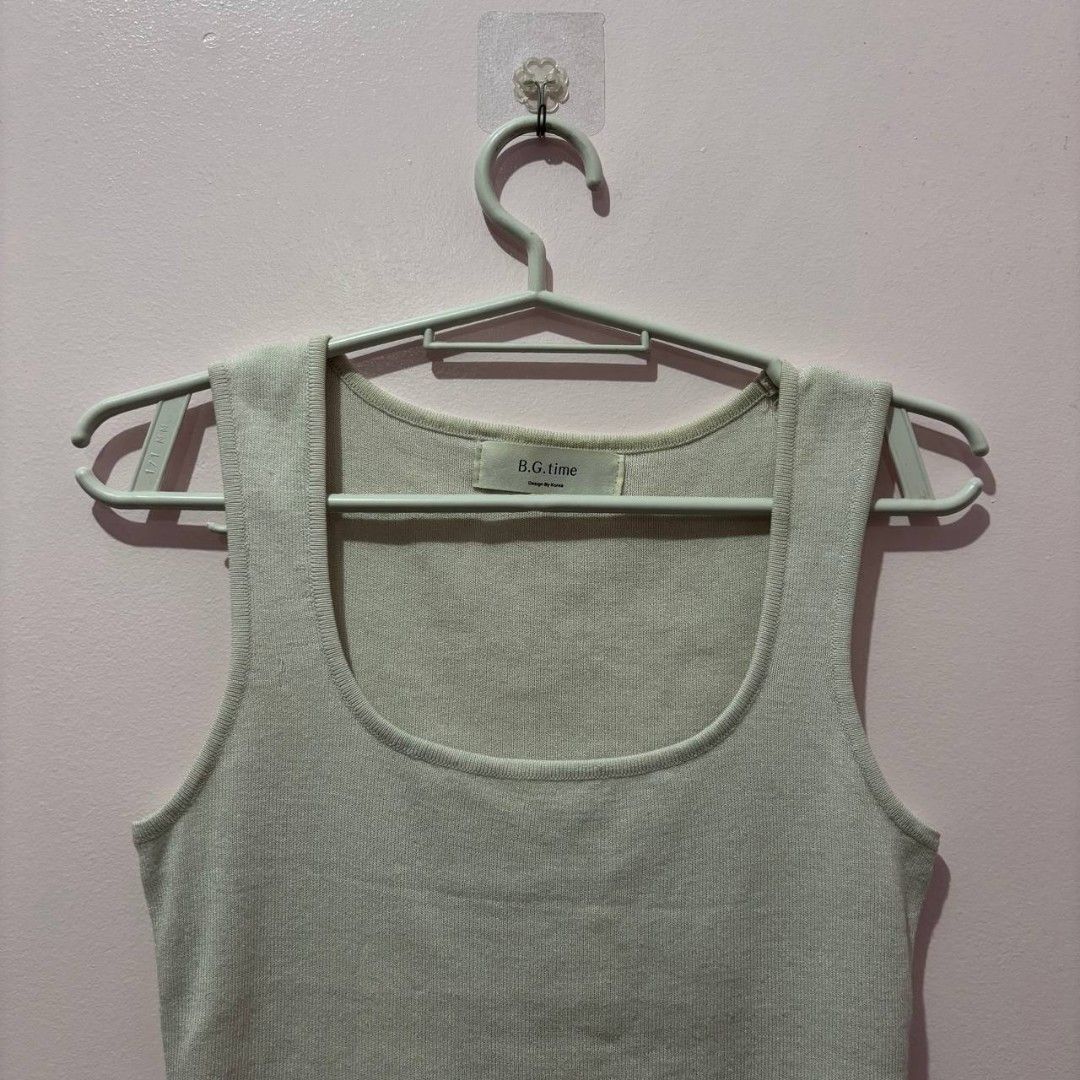 squareneck top (Category: Sleeveless) located in Santa Rosa. Submitted by zbwears (Listing ID 1470083449, Image 2). Description: ▸ squareneck top ▸ small | ₱80 frequently asked questions: ▸ location: balagtas, batangas city ▸ mop: GCASH ▸ mod: direct JNT (min. ₱54) feel free to message me for any inquiries 💌 💌.