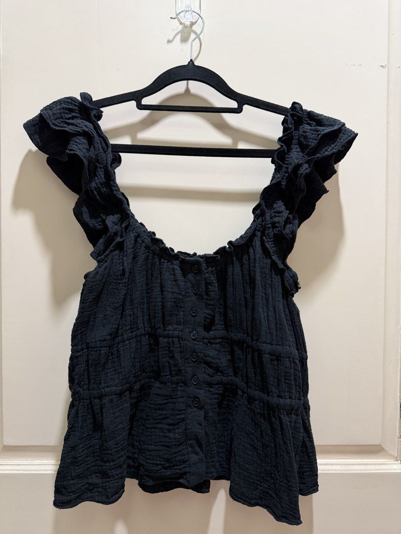 Steve Madden Black Ruffle Blouse Top Size XL (Category: Blouses) located in Davao. Submitted by 2ndbase.dvo.ii (Listing ID 1470129171, Image 2). Description: - Brand: Steve Madden - Size: XL - Color: Black - Details: Square neckline, ruffled straps, button-down front, textured fabric, flared peplum hem - Origin: Made in India - Styling tip: Perfect to pair with high-waisted jeans.