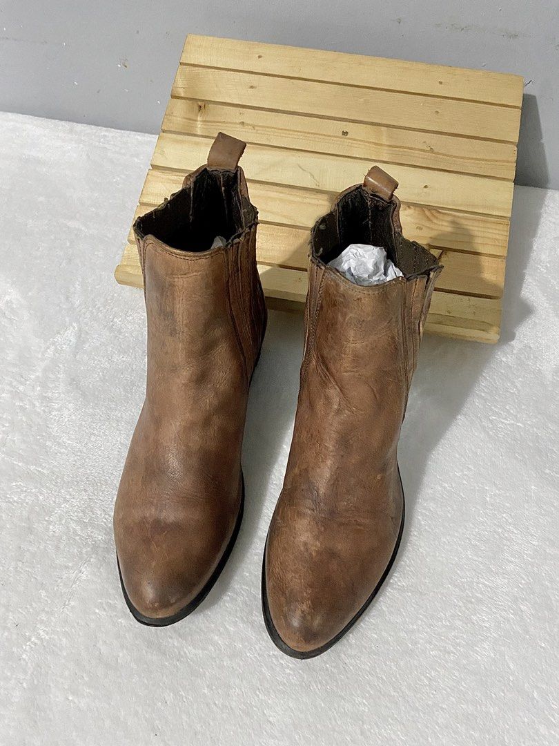 steve madden leather ankle boots (Category: Boots) located in Bulacan. Submitted by parapapa (Listing ID 1470094133, Image 2). Description: 37-38 / 24cm heels: 1.5” 9/10 condition made in mexico.