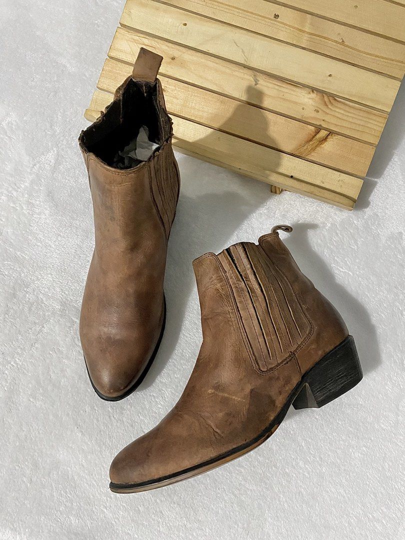 steve madden leather ankle boots (Category: Boots) located in Bulacan. Submitted by parapapa (Listing ID 1470094133, Image 3). Description: 37-38 / 24cm heels: 1.5” 9/10 condition made in mexico.