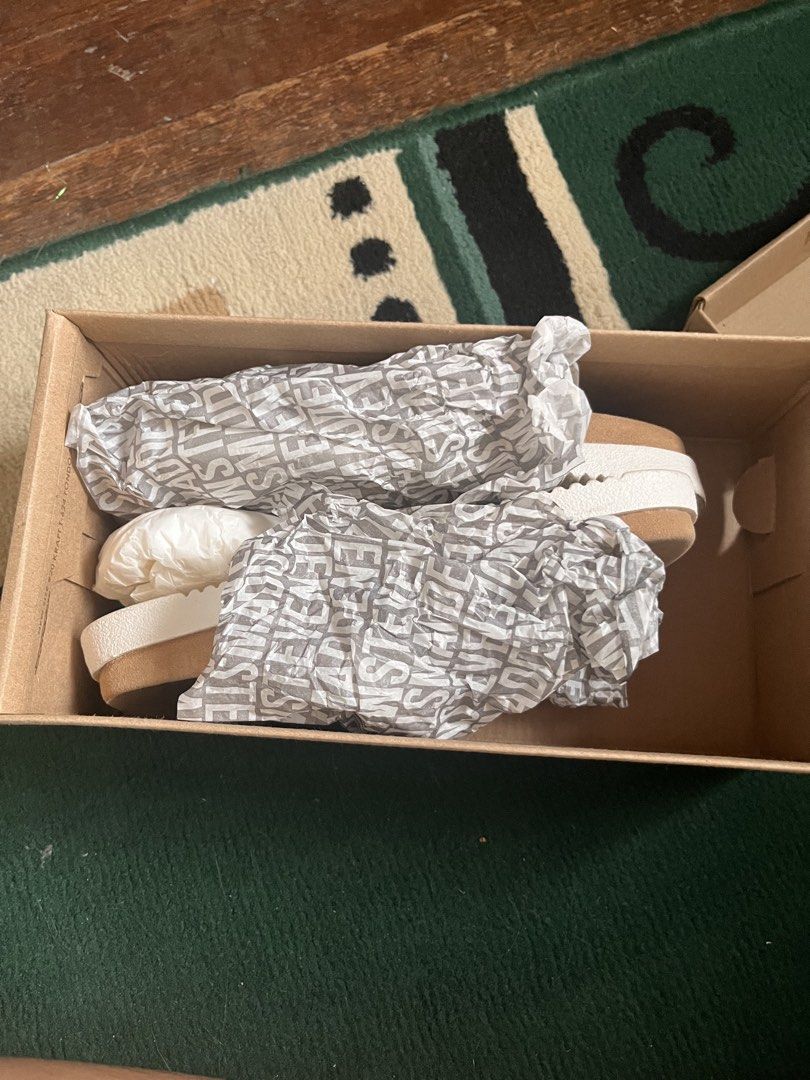 Steve Madden Mayven Silver Sandals (Category: Flats & Sandals) located in Pasay City. Submitted by loafuuuu (Listing ID 1469959395, Image 3). Description: - Brand: Steve Madden - Model: Mayven - Color: Silver Leather - Size: US 6 / EU 36 - Inclusion: Original box included - mop: gcash, bank transfer, or qrph - rfs: decluttering, used this only once or twice :).