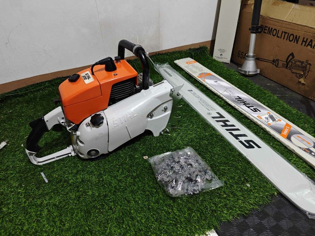 Stihl 070 Chainsaw with Duromatic E Guide Bar (Category: Construction Tools & Equipment) located in Valenzuela. Submitted by mysticgem.f63ae6 (Listing ID 1469955395, Image 2). Description: - Model: Stihl 070 Heavy-Duty Petrol Chainsaw - Color: Classic Orange and White - Engine: Powerful engine block with reliable pull start - Included Guide Bars: Stihl Duromatic E guide bar (wrapped in plastic) plus an additional boxed guide bar - Accessories: Ba