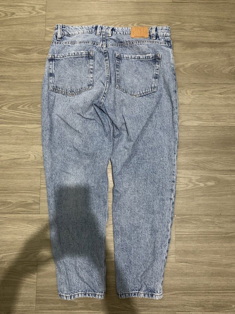 Stradivarius Mom Jeans (Category: Jeans) located in San Fernando. Submitted by coquette.curated (Listing ID 1470097541, Image 3). Description: Size: 30 waist, 35-37 length Declutteringg.