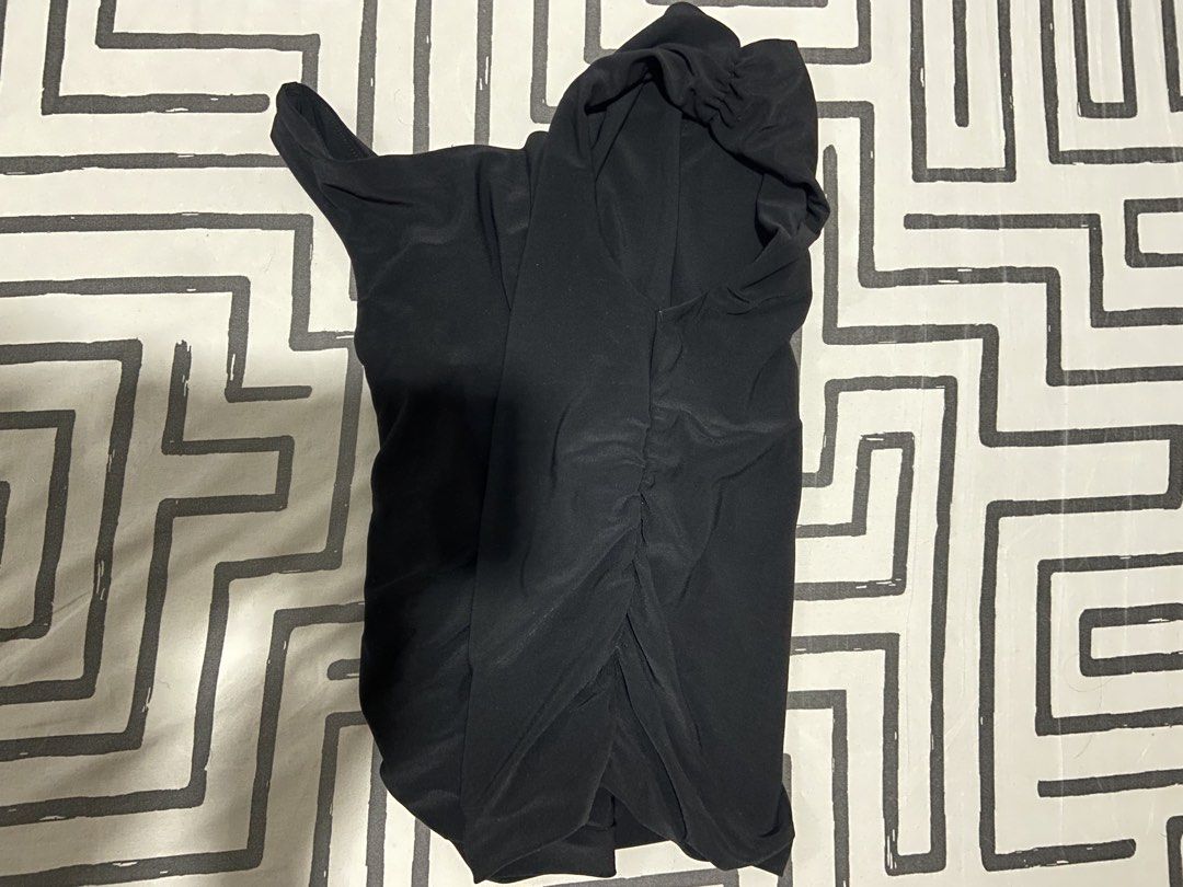Stradivarius ruched side top (Category: Sleeveless) located in Lapu-Lapu City. Submitted by denyella (Listing ID 1470062733, Image 3). Description: Stradivarius ruched side top -has double lining color: black size: M on tag but fits S-M fabric: 95% polyester NO ISSUES used thrice only rfs: decluttering .