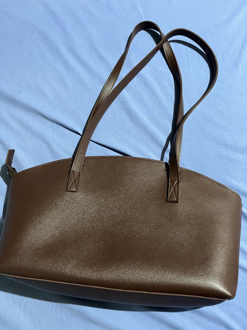straightforward bag (Category: Tote Bags) located in Manila. Submitted by matcha.xoxo (Listing ID 1470010019, Image 2). Description: straightforward tote bag .