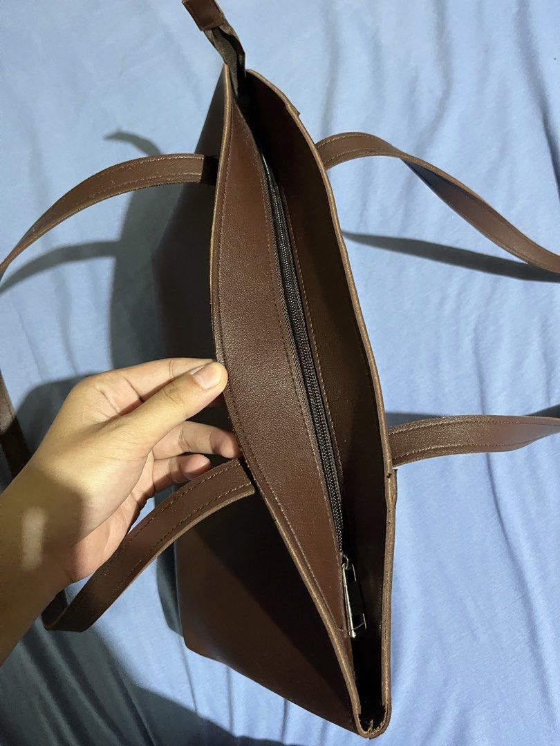 straightforward bag (Category: Tote Bags) located in Manila. Submitted by matcha.xoxo (Listing ID 1470010019, Image 3). Description: straightforward tote bag .