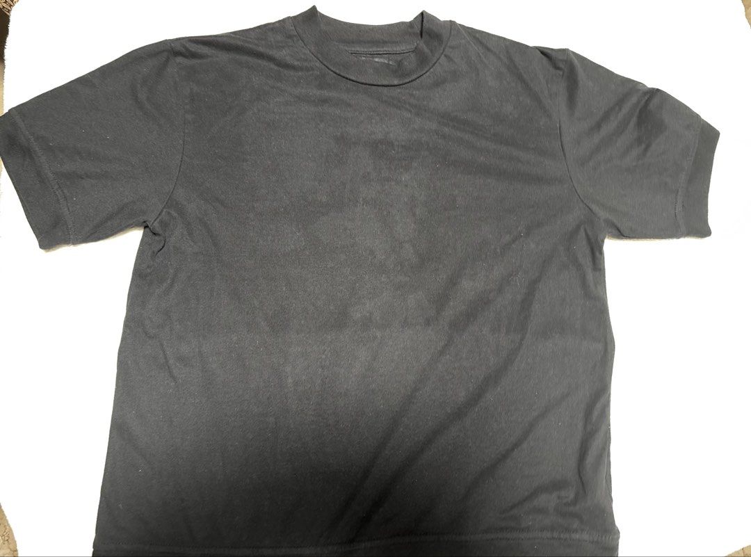 Straightforward Black T-Shirt Small (Category: Tshirts & Polo Shirts ) located in Quezon City. Submitted by ravalotyru50071 (Listing ID 1470006052, Image 1). Description: - Brand: Straightforward - Color: Solid black - Size: Small - Material: 100% cotton - Fit: Standard fit - Design: Classic crew neckline, short sleeves, clean front and back Lalamove or Meetup Dm if interested.