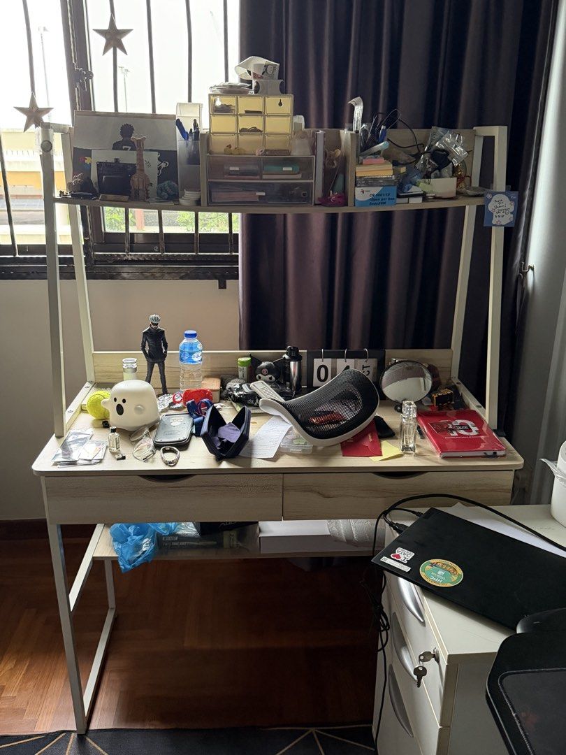 Study table (Category: Tables & Sets) located in Singapore. Submitted by adeliufp.1 (Listing ID 1470049955, Image 1). Description: Arrange your own delivery.