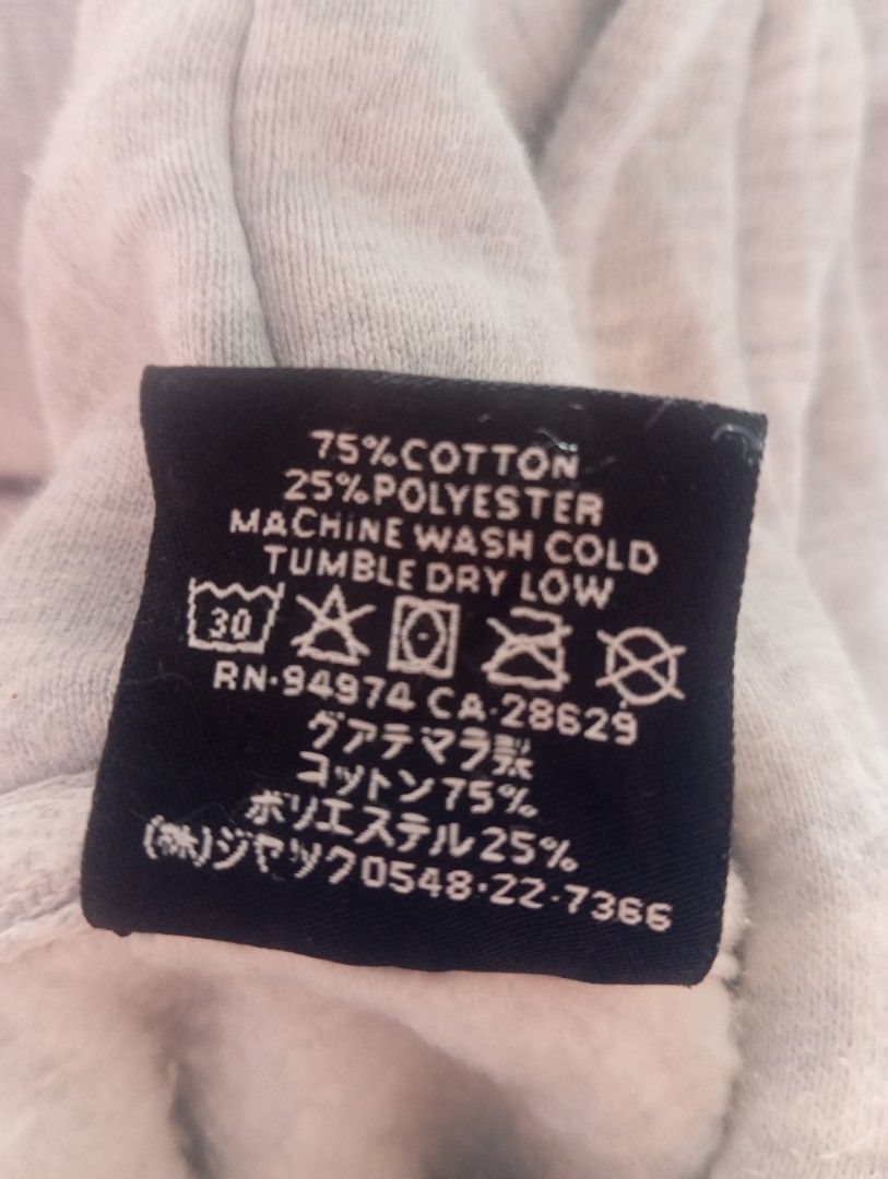 stussy (Category: Activewear) located in Trento. Submitted by thrifting_ni_dar (Listing ID 1470011005, Image 3). Description: New Condition Good As New.