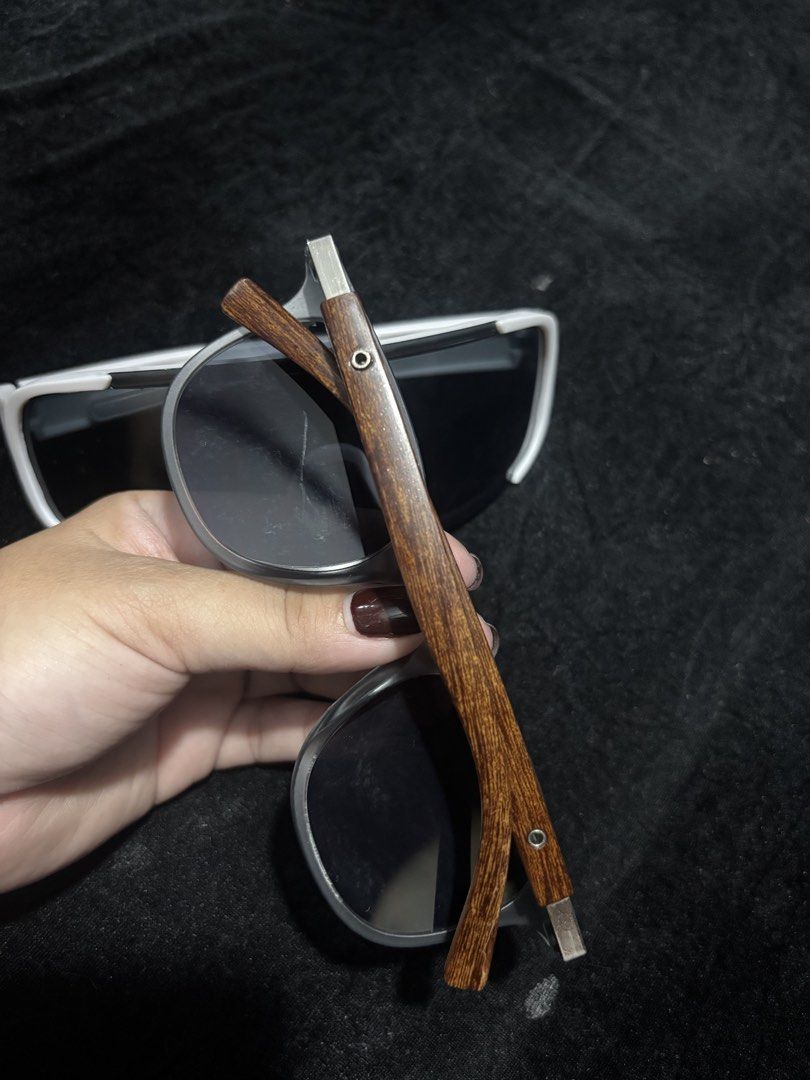 Sun glass (Category: Sunglasses & Eyewear) located in Pasig City. Submitted by swapwithme (Listing ID 1470033407, Image 2). Description: Used once lang po yung white. Never been used po yung gray. Take all for ₱50.