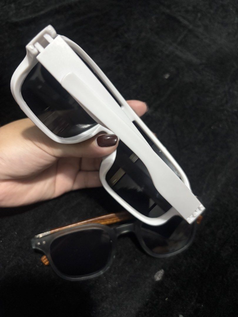 Sun glass (Category: Sunglasses & Eyewear) located in Pasig City. Submitted by swapwithme (Listing ID 1470033407, Image 3). Description: Used once lang po yung white. Never been used po yung gray. Take all for ₱50.