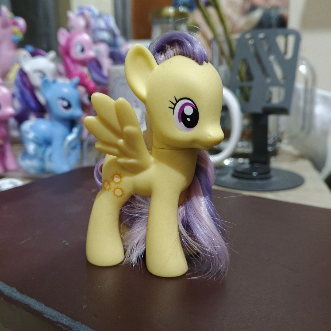My Little Pony (MLP) Sunny Rays (Category: Figurines & Statues) located in Davao. Submitted by wukomstdu (Listing ID 1470032369, Image 2). Description: - Authentic My Little Pony Sunny Rays Figure TRADING FOR OTHER PONIES OR LPS BUNDLES!! 🪼.