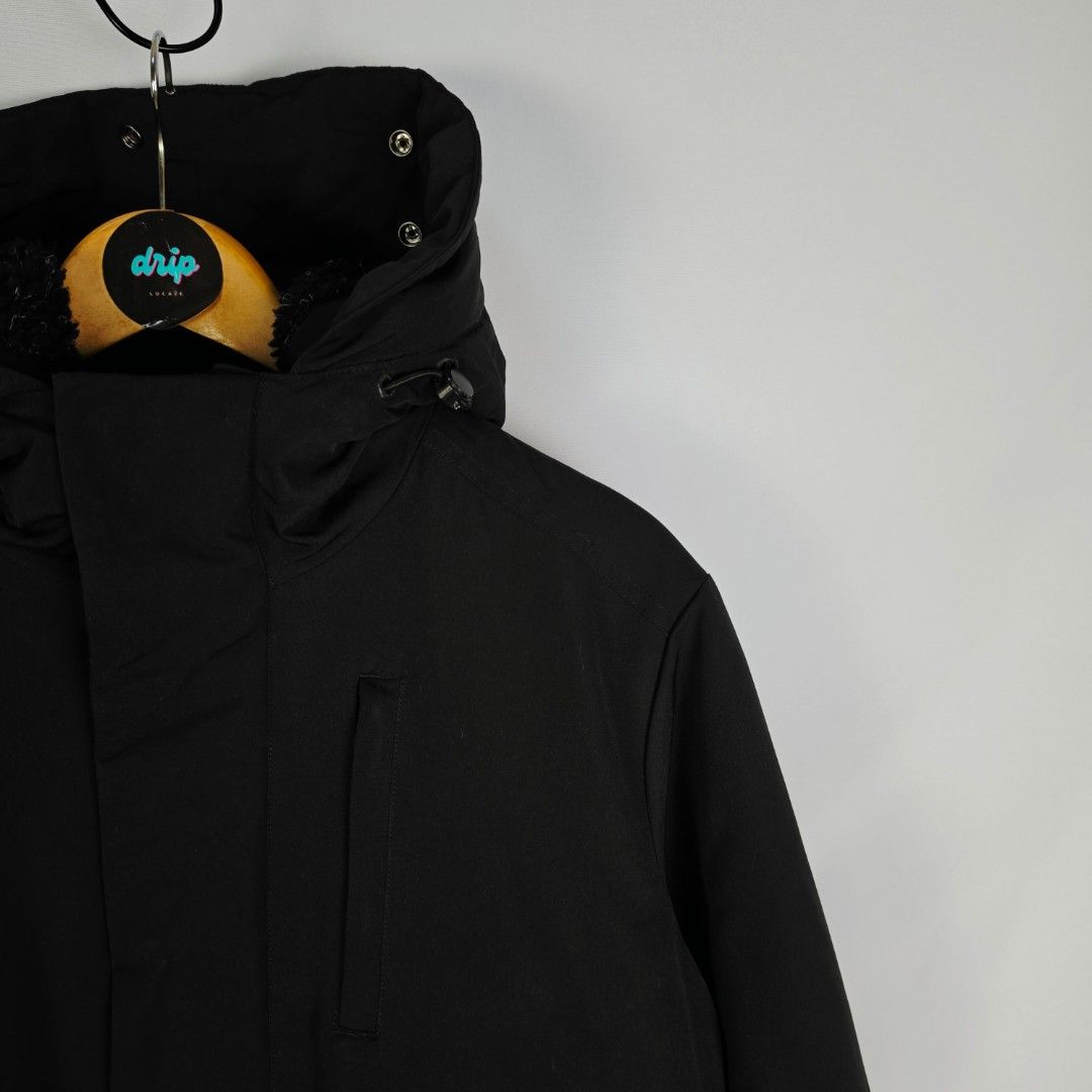 Superdry Black Hooded Puffer Bomber Jacket (Category: Coats, Jackets and Outerwear) located in Pasig City. Submitted by driplocale (Listing ID 1470071495, Image 3). Description: Superdry Black Hooded Puffer Bomber Jacket Condition 9.5/10 (Pristine Condition✨) Size: Small Chest Width: 22inches Length (Shoulder to Hem): 26inches.